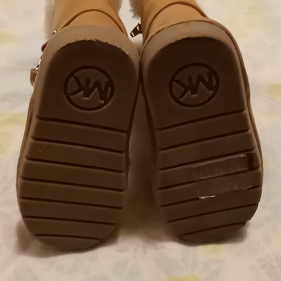 Michael Kors kids size 7 - Picture 5 of 5